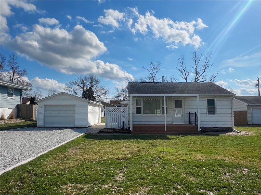 Property Photo:  3421 E Leafdale Avenue  IL 62521 
