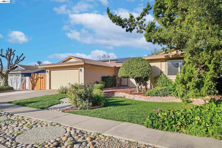 Property Photo:  1621 Harvest Rd  CA 94566 