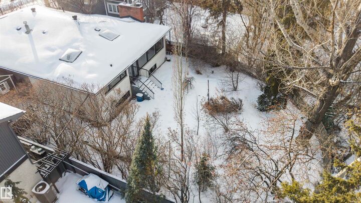 Property Photo:  14712 Park Drive NW  AB T5R 5V4 