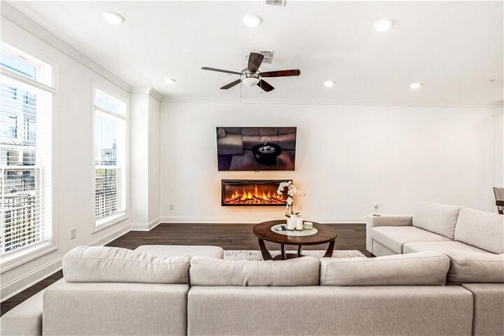 Property Photo: 407 Olmstead Way GA 30022