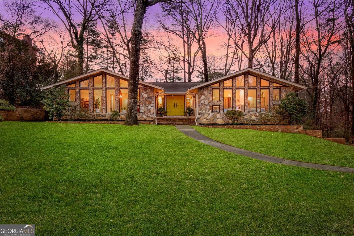 Property Photo:  5129 Stratham Drive  GA 30338 