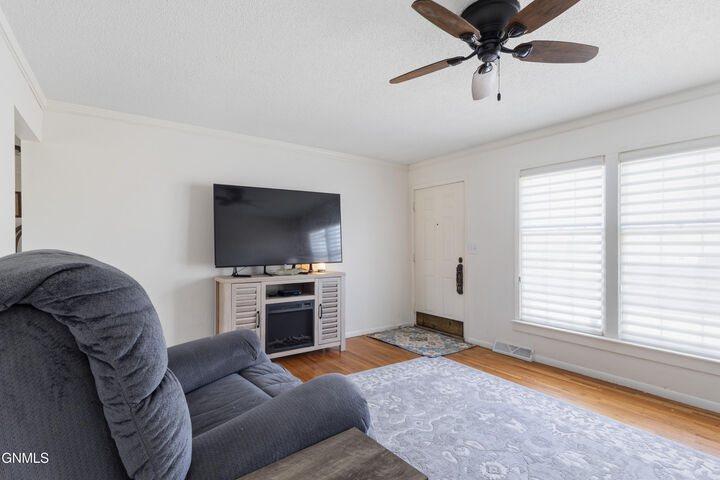 Property Photo:  1707 Marian Drive  ND 58501 
