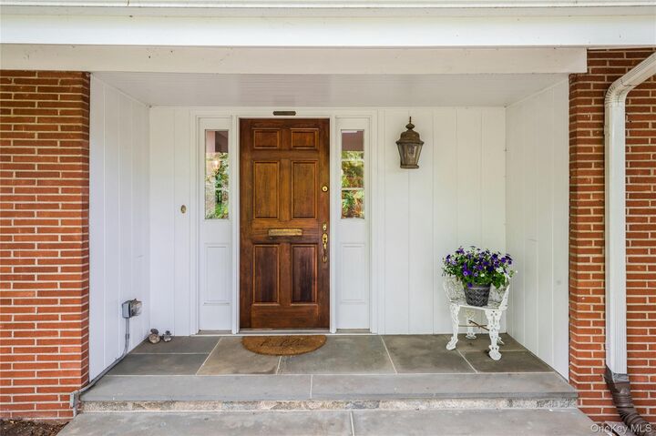 Property Photo:  160 Hampshire Road  NY 10708 