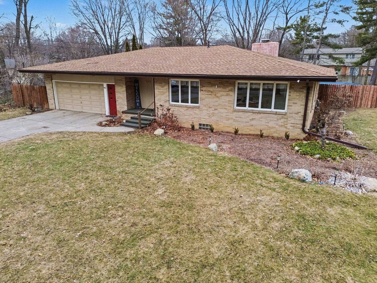 Property Photo:  2210 Norwood  MI 48640 