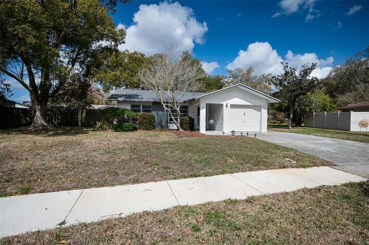 Property Photo:  918 Windward Way  FL 34685 
