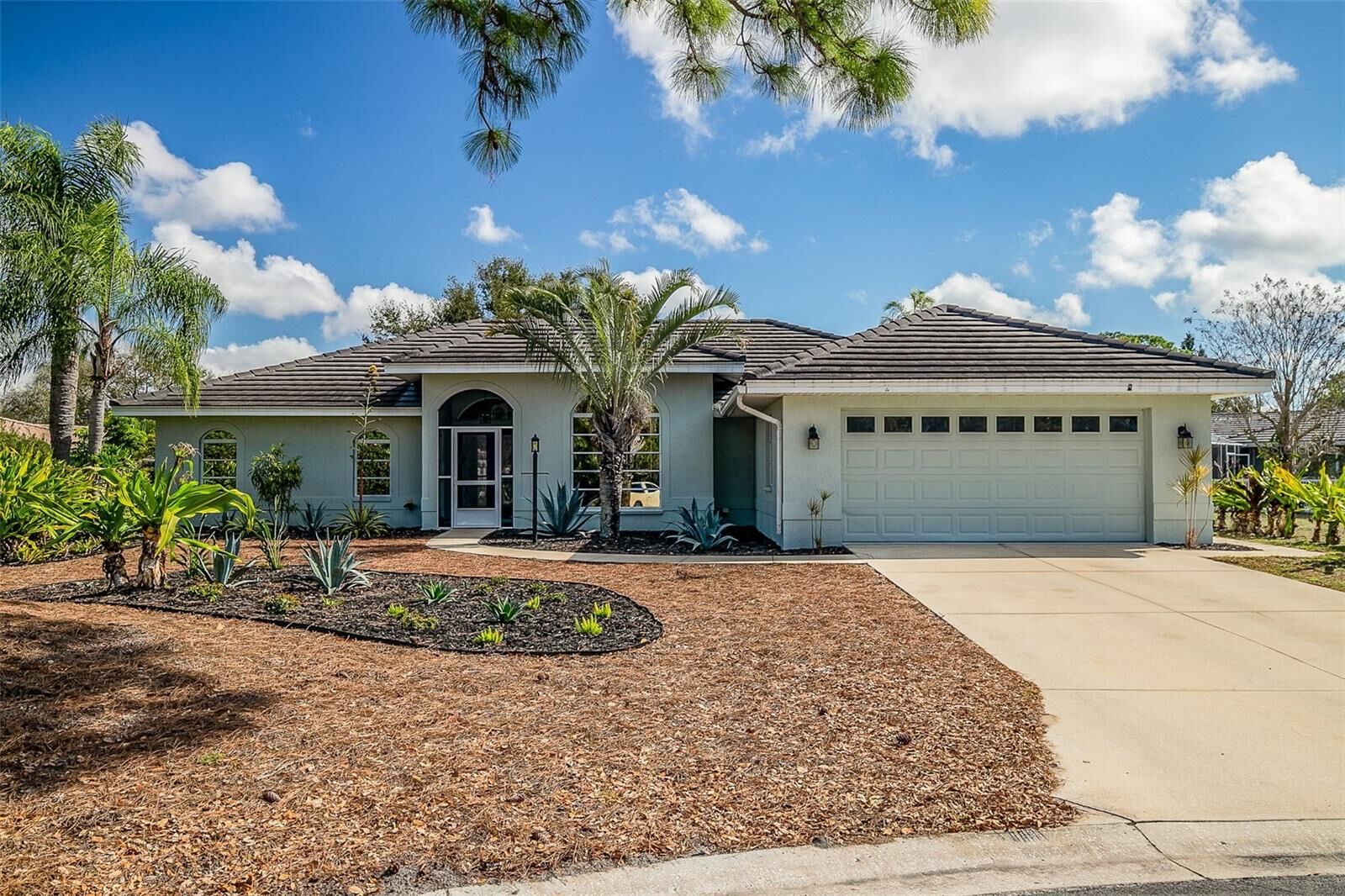 Property Photo: 2262 Lakewood Lane FL 34275