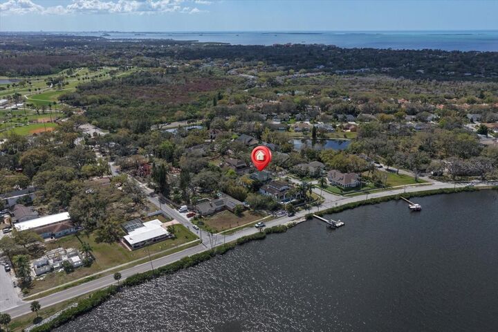 Property Photo:  707 Lansden Court  FL 34689 