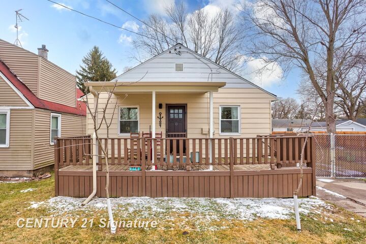 Property Photo:  1921 Reo Street  MI 48602 
