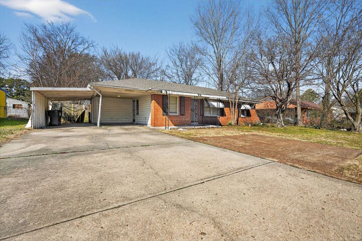 Property Photo: 5025 Millbranch Rd TN 38116