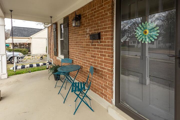 Property Photo: 3704 Charleswood Ave TN 38122