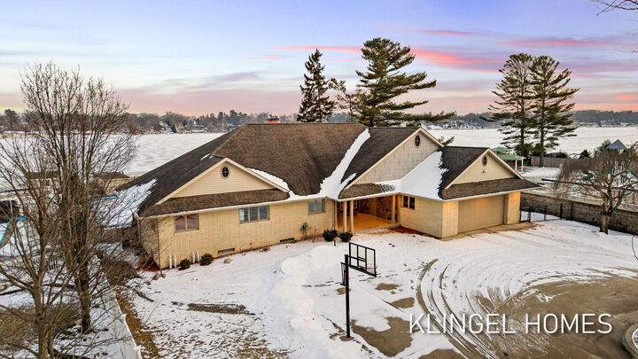 Property Photo:  530 Glenwood Avenue  MI 49445 