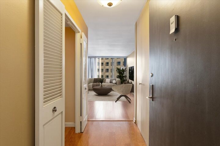 Property Photo:  2800 N Lake Shore Drive 807  IL 60657 