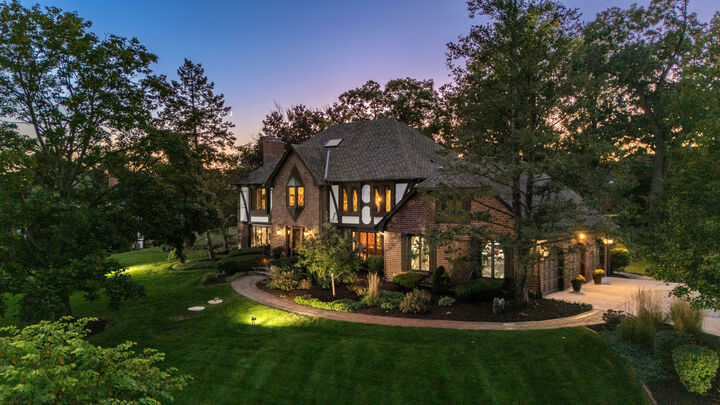 Property Photo:  9 Equestrian Way  IL 60439 