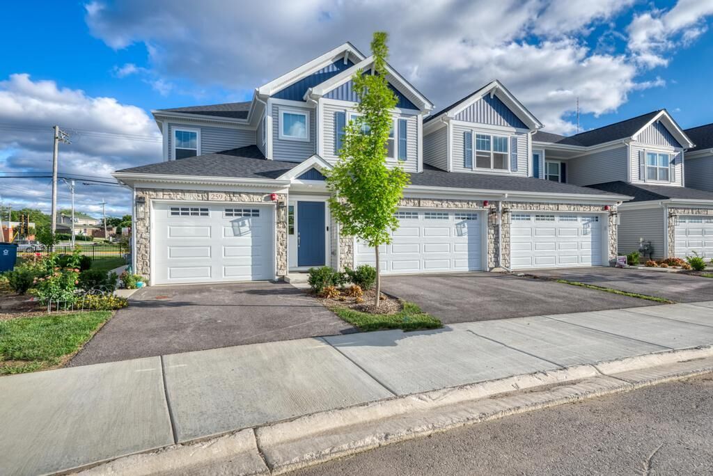 Property Photo:  257 N Masters Drive  IL 60101 