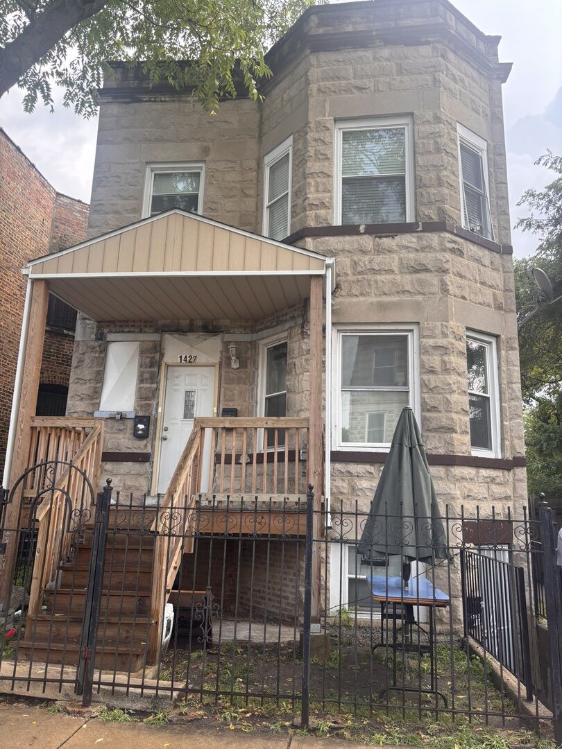 Property Photo: 1427 S Central Park Avenue IL 60623