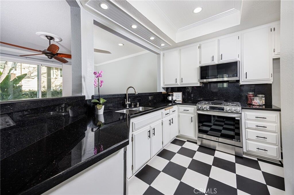 Property Photo:  7291 Coho Dr 105  CA 92648 