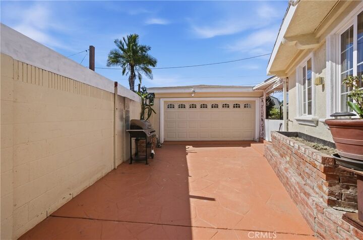 Property Photo:  14134 Putnam  CA 90605 