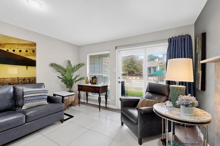 Property Photo: 2535 Wedglea Drive 114 TX 75211