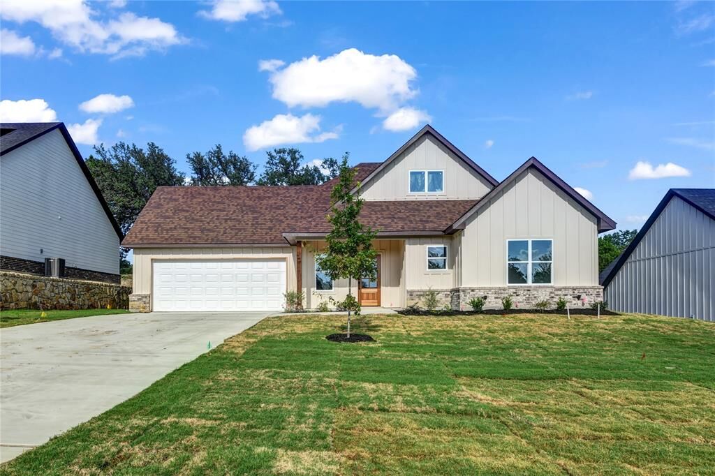 Property Photo: 1604 Franklin Street TX 76086