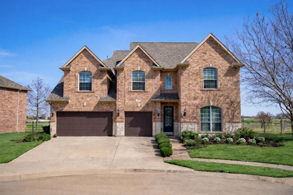 Property Photo: 8720 Kameryn Lane TX 76226