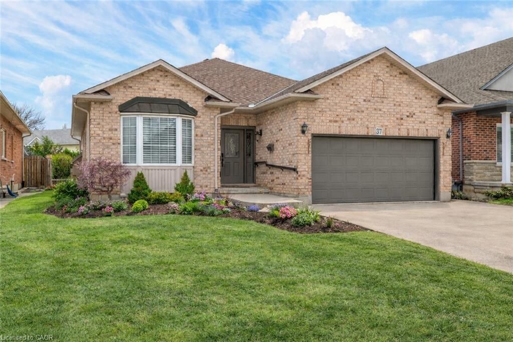 Property Photo:  37 Garth Trails Crescent  ON L9B 2X1 