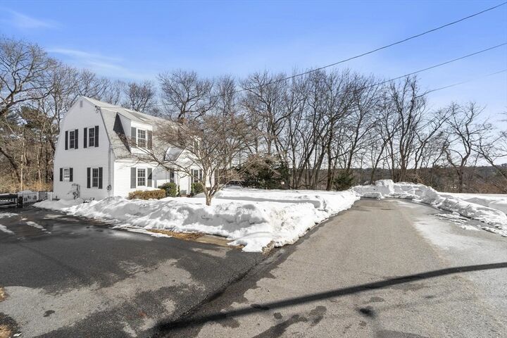 Property Photo:  10 Dartmouth Road  MA 01810 