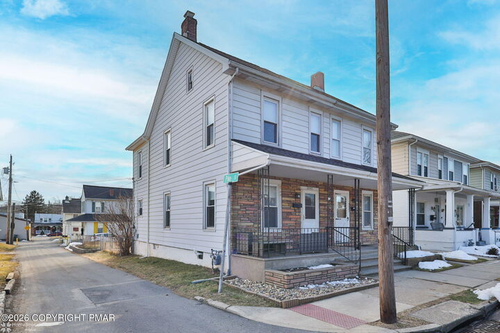 Property Photo:  2045 Kenmore Avenue  PA 18018 