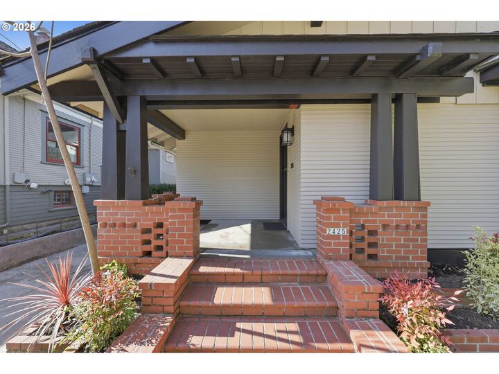 Property Photo:  2425 NE 40th Ave  OR 97212 