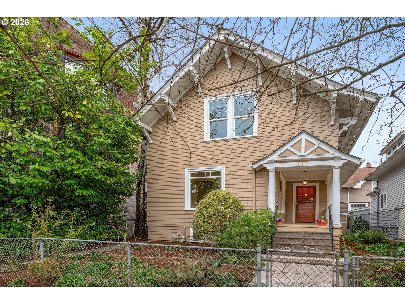 Property Photo:  928 SE 37th Ave  OR 97214 