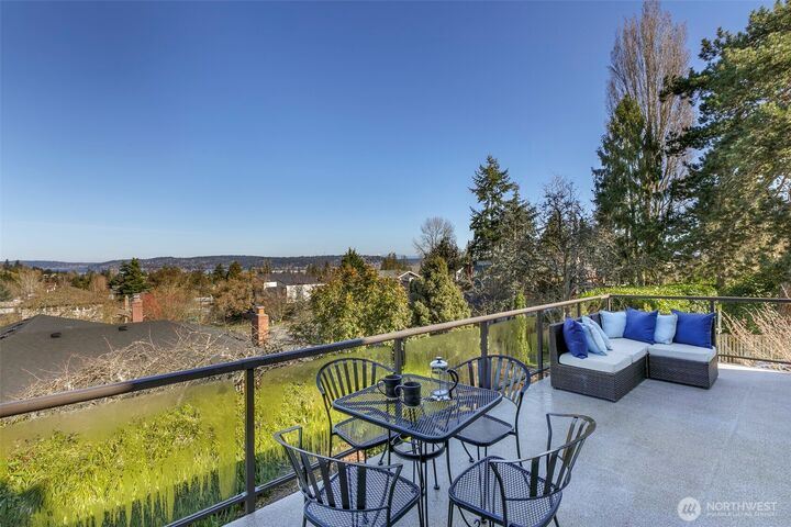 Property Photo:  6001  60th Avenue NE  WA 98115 