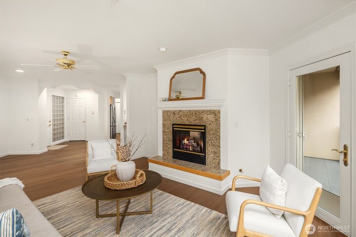 Property Photo:  836  2nd Avenue 303  WA 98033 