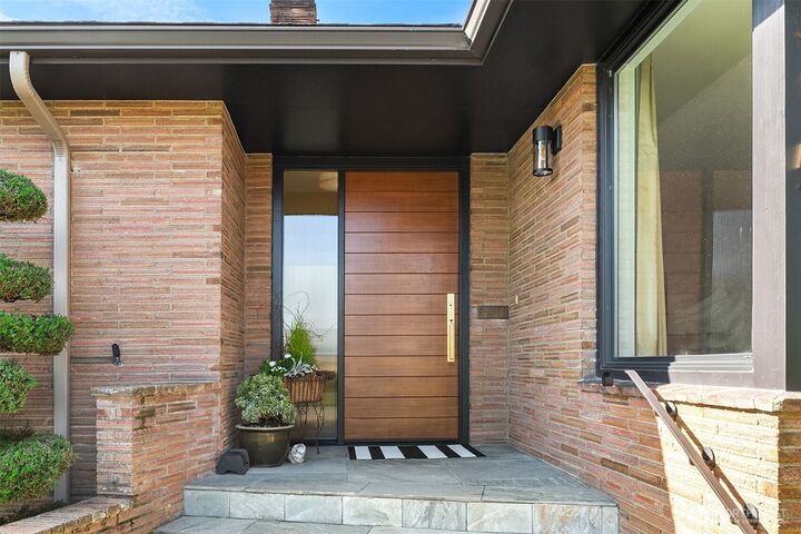 Property Photo:  7315  51st Avenue NE  WA 98115 