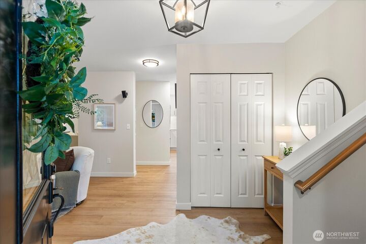 Property Photo:  20049  Wallingford Avenue N  WA 98133 