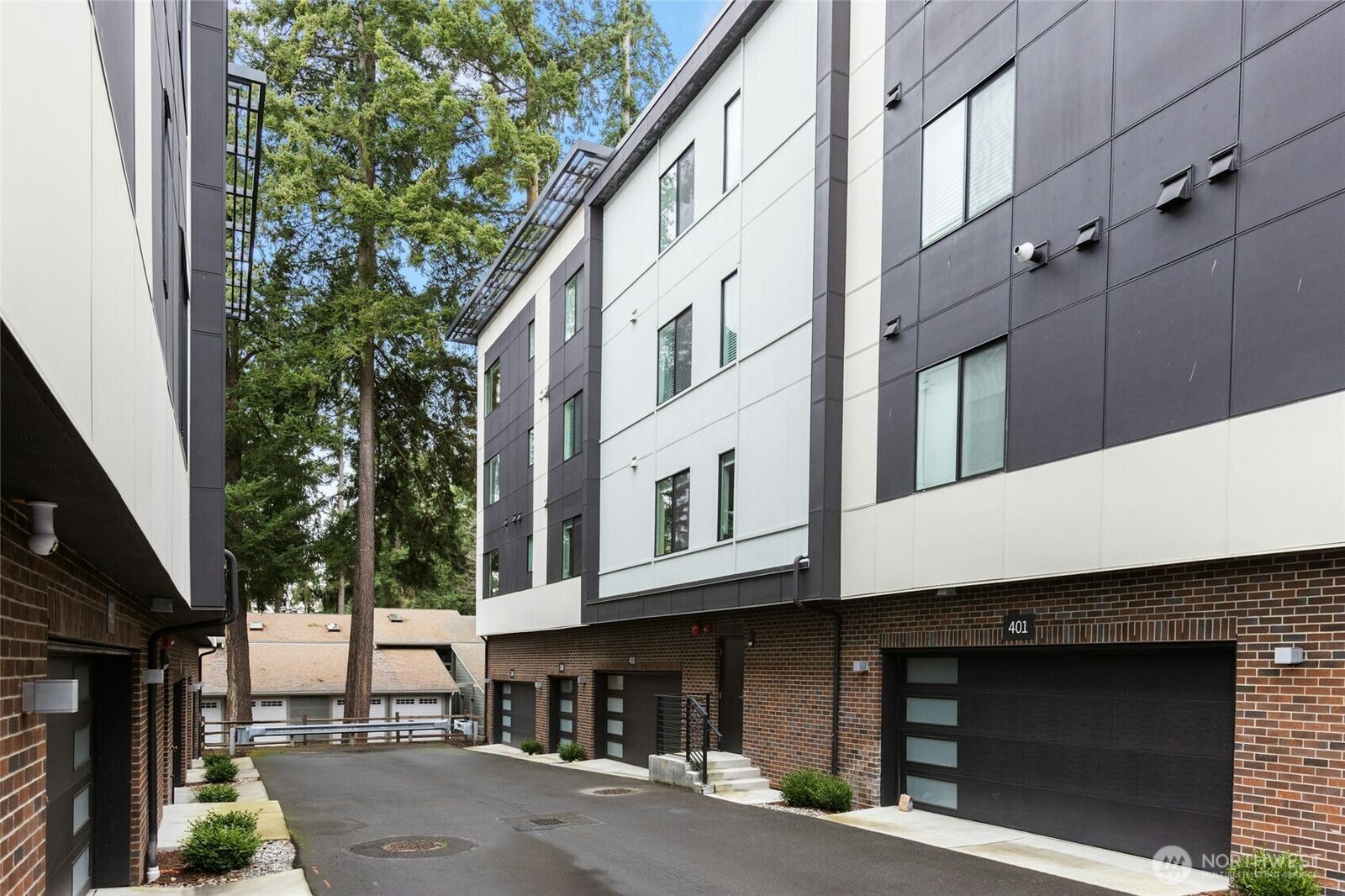 Property Photo:  15538 NE 15th Place 400  WA 98007 