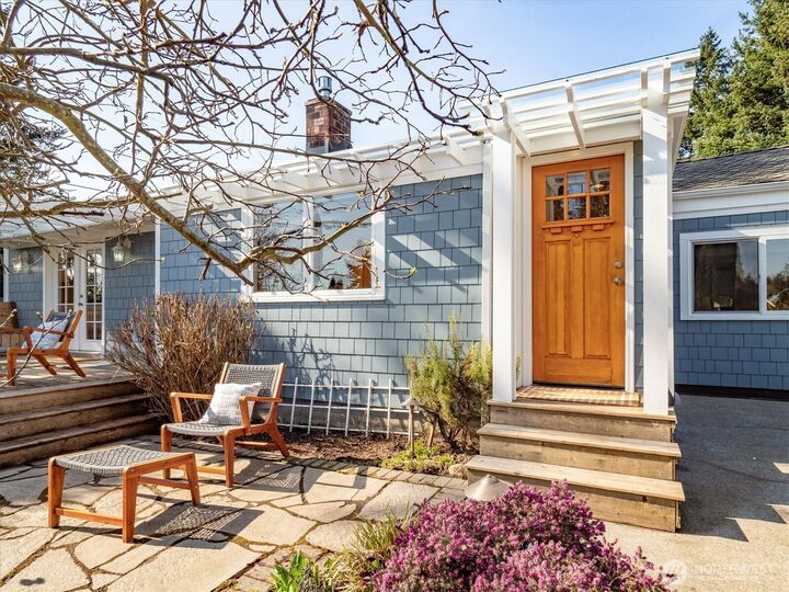 Property Photo:  18029  Wallingford Avenue N  WA 98133 