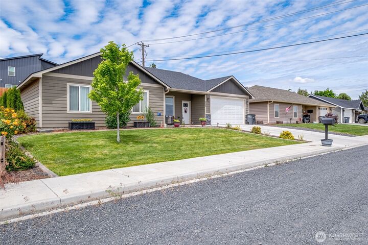 Property Photo: 335 Canal Drive WA 98823