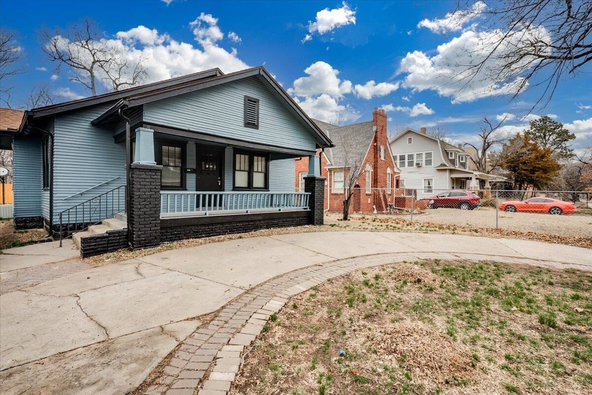 Property Photo:  1831 N Park Place  KS 67203 