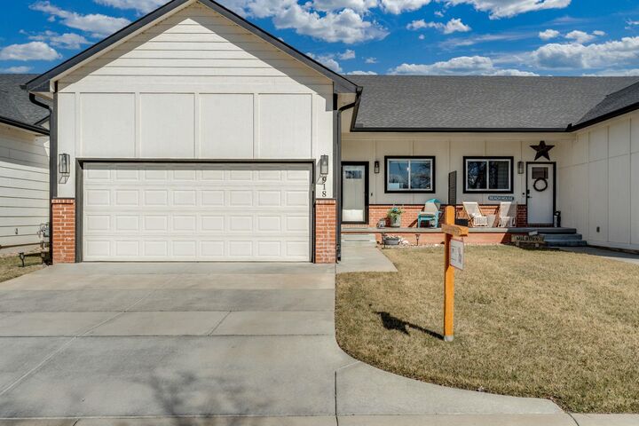 Property Photo: 918 N Bayshore St KS 67212