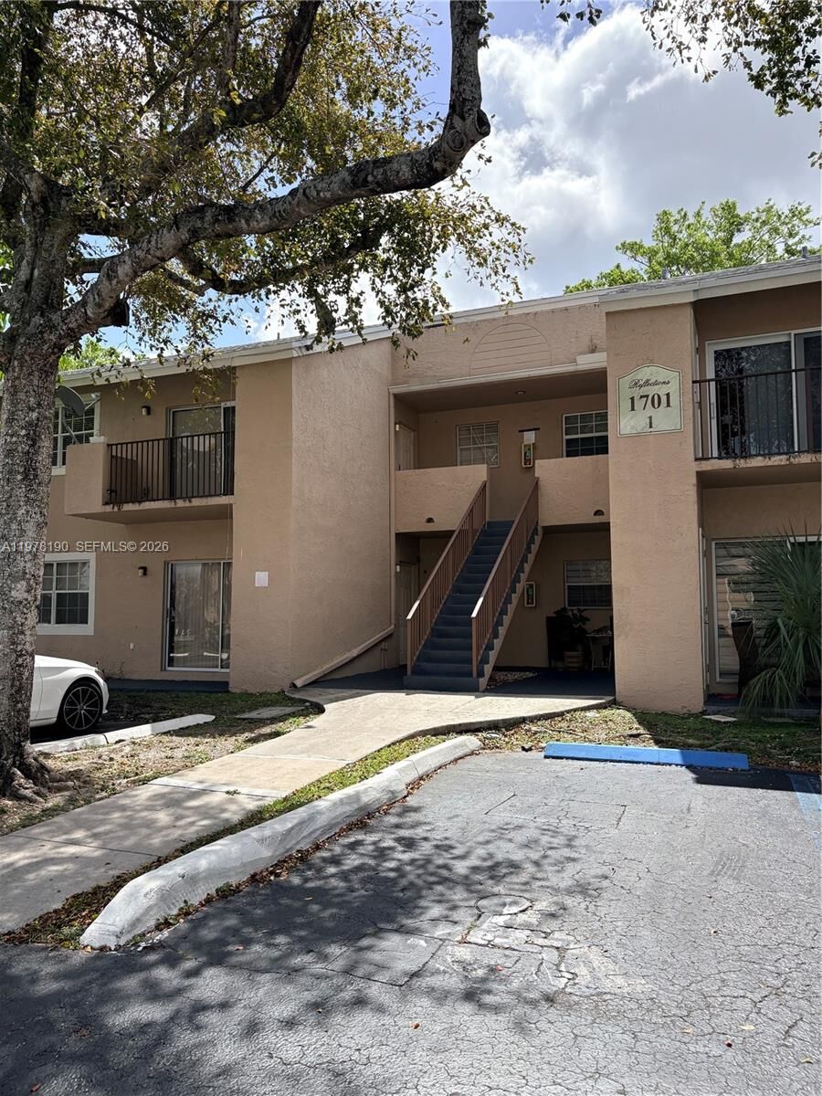 Property Photo:  1701 NW 96th Ter 1E  FL 33024 