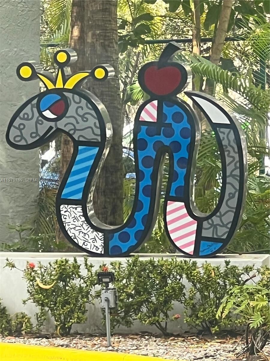 Property Photo:  850 N Miami Ave W-1808  FL 33136 