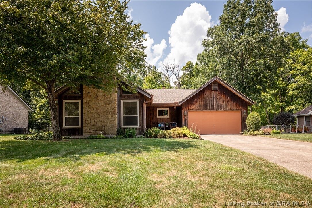 Property Photo: 645 Hampton Court IN 47172