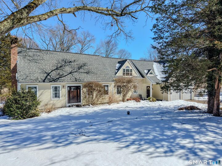 Property Photo:  8 Hickory Court  CT 06415 