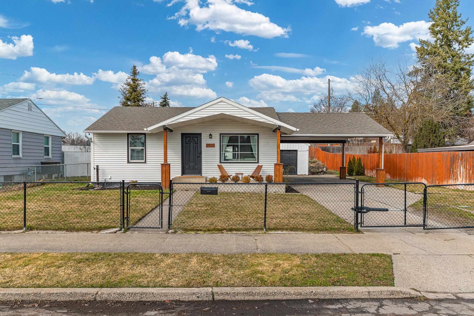 Property Photo: 2526 W Decatur Ave WA 99205