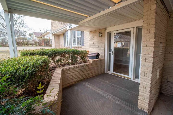 Property Photo:  1015 W Liberty Avenue  OK 74075 