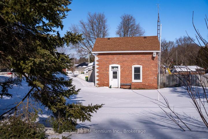 Photo de la propriété:  15 Ellen Street  ON N0C 1E0 