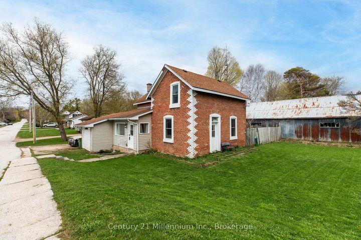 Property Photo: 15 Ellen Street ON N0C 1E0