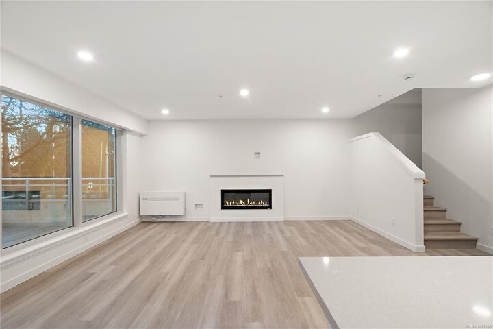 Property Photo:  1102 Esquimalt Rd Th1  BC V9A 0L3 