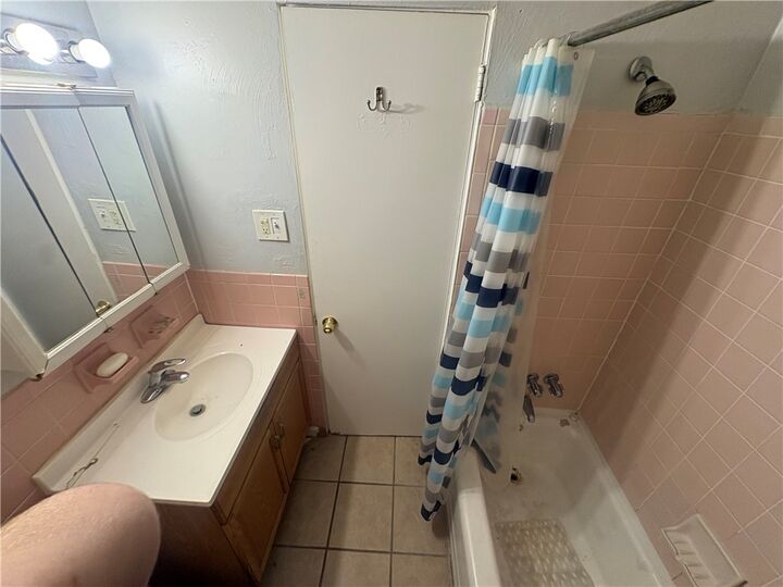 Property Photo:  1 Penn Ridge Ct 4  PA 15235 