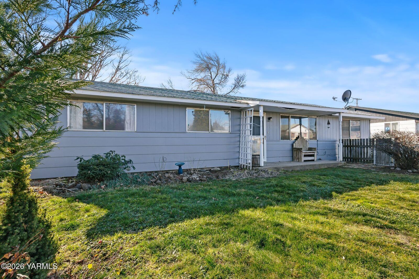 Property Photo: 1215 Wisconsin Ave WA 98947