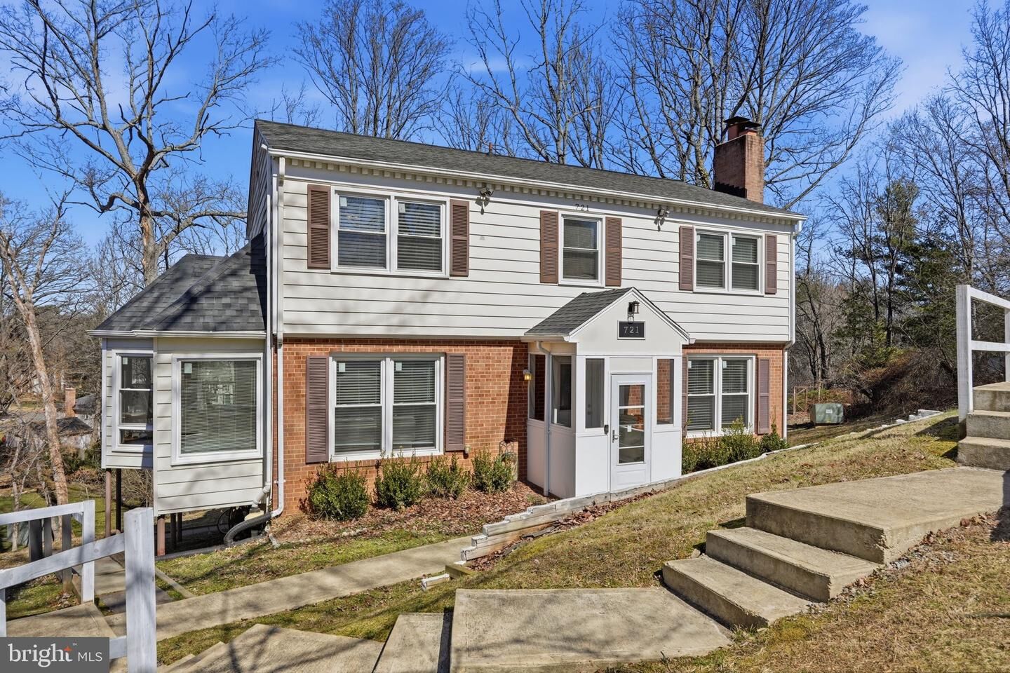 Property Photo: 721 Upham Place NW VA 22180
